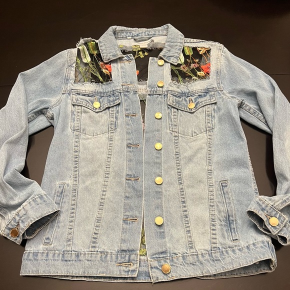 Revamped embroidered denim jacket - Picture 7 of 9